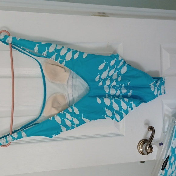 Summer Clearance.AnneKlein size 8 one piece bathing suit w/matching size M skirt - Picture 1 of 3